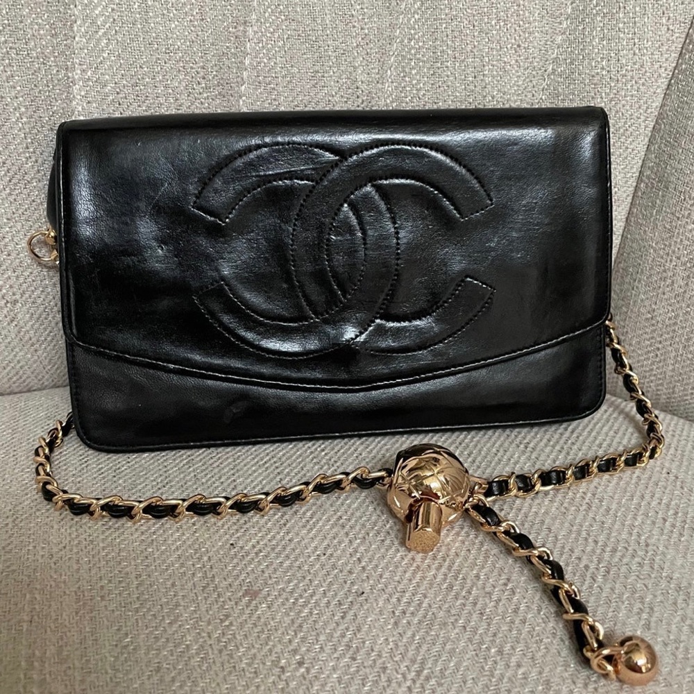 Authentic Vintage Chanel Wallet on Chain